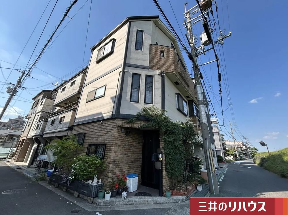 4LDK house in Settsu, Osaka - Photo 1
