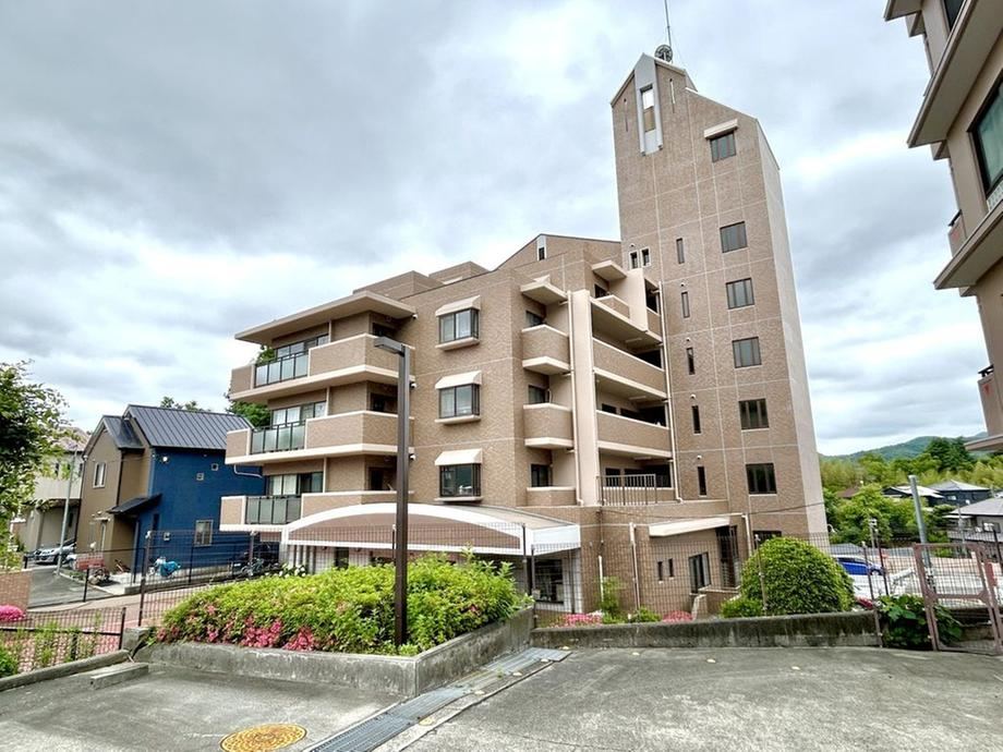 2LDK+S apartment in Kawanishi, Hyogo - Photo 1