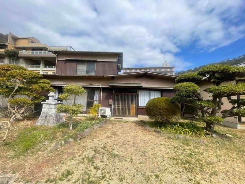 7DK house in Takamatsu, Kagawa - Photo 1