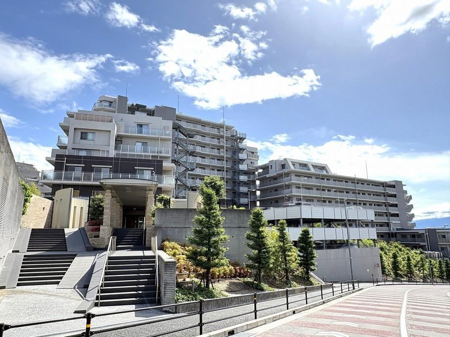 3LDK apartment in Toyonaka, Osaka - Photo 1