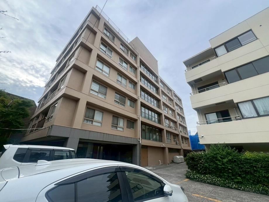 1LDK apartment in Shinjuku Ward, Tokyo - Photo 1