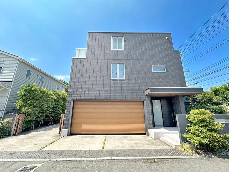 6LDK house in Fujisawa, Kanagawa - Photo 1