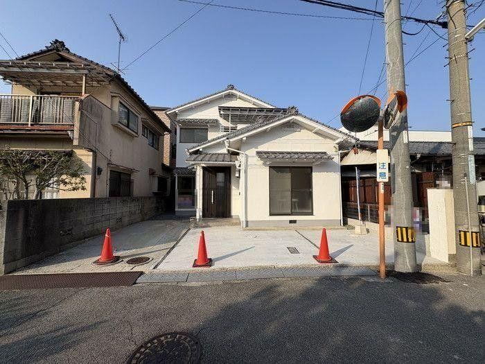 3LDK house in Matsuyama, Ehime - Photo 1