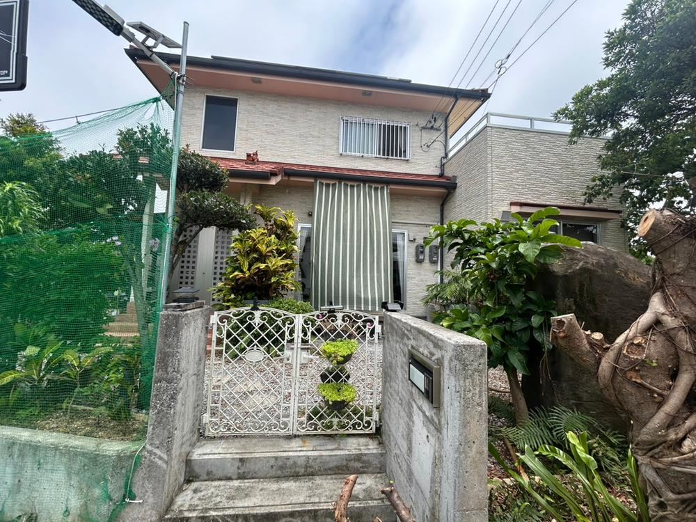 6LDK house in Tomigusuku, Okinawa - Photo 1