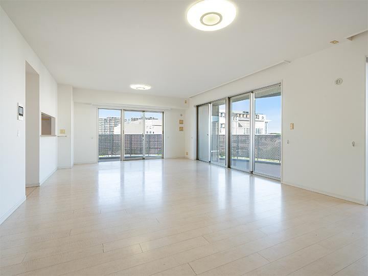 4LDK apartment in Urayasu, Chiba - Photo 1