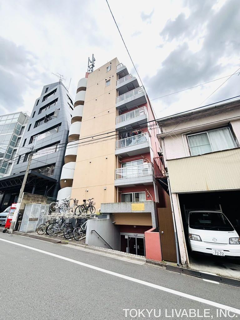 studio apartment in Shibuya Ward, Tokyo - Photo 1