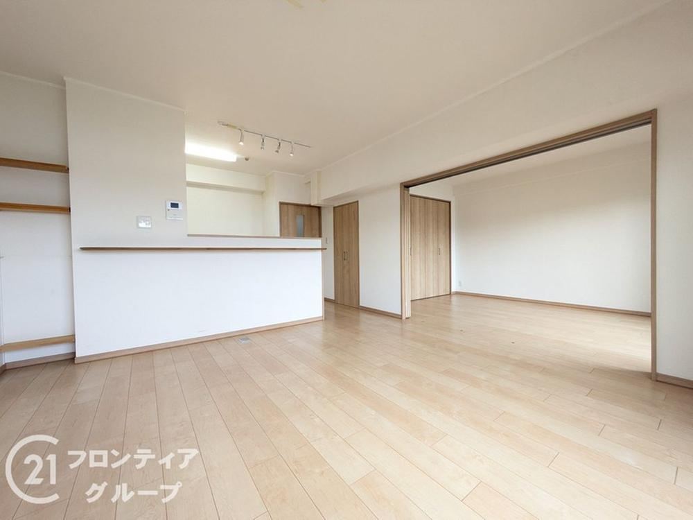 4LDK apartment in Chuo Ward, Kobe, Hyogo - Photo 1
