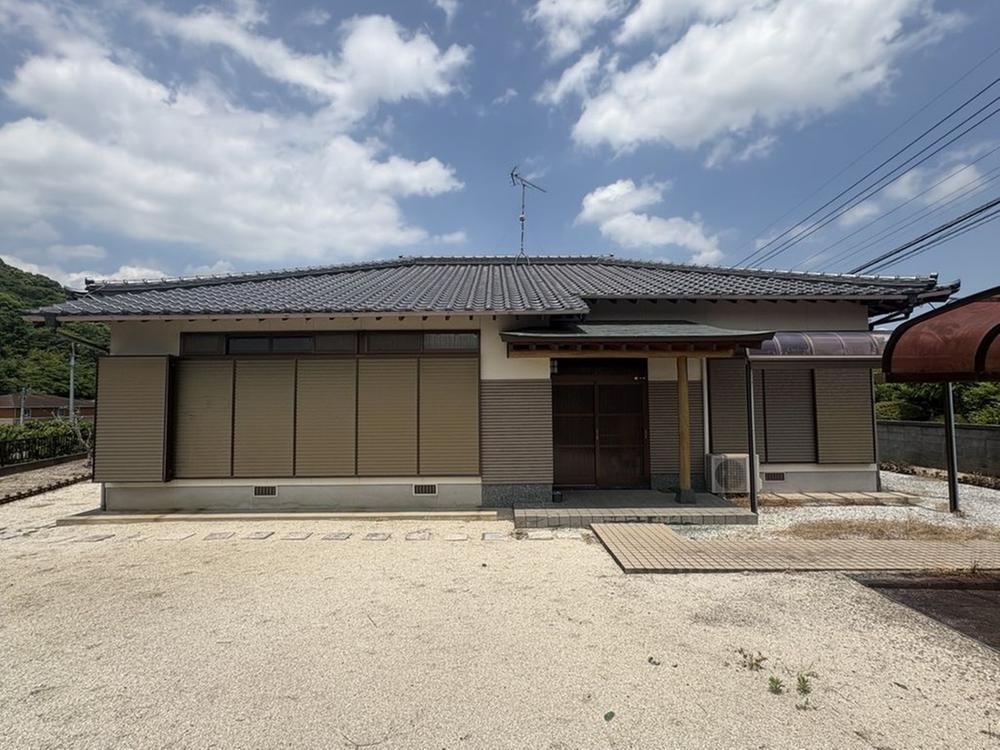 4LDK house in Iizuka, Fukuoka - Photo 1