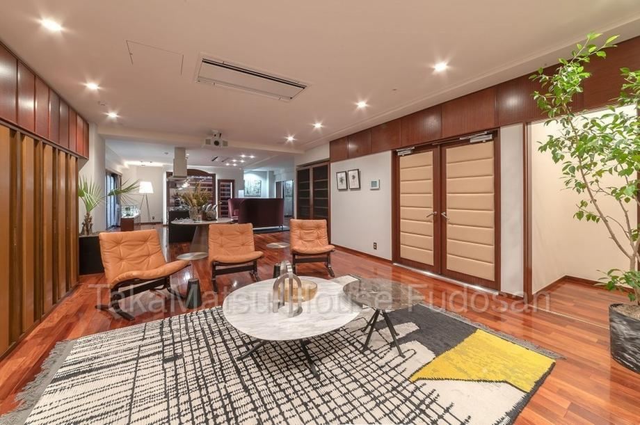8LDK house in Shibuya Ward, Tokyo - Photo 1