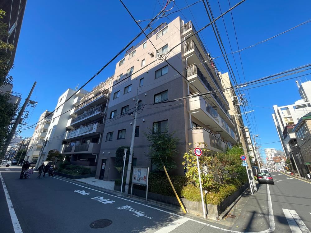 2LDK+S apartment in Sumida Ward, Tokyo - Photo 1