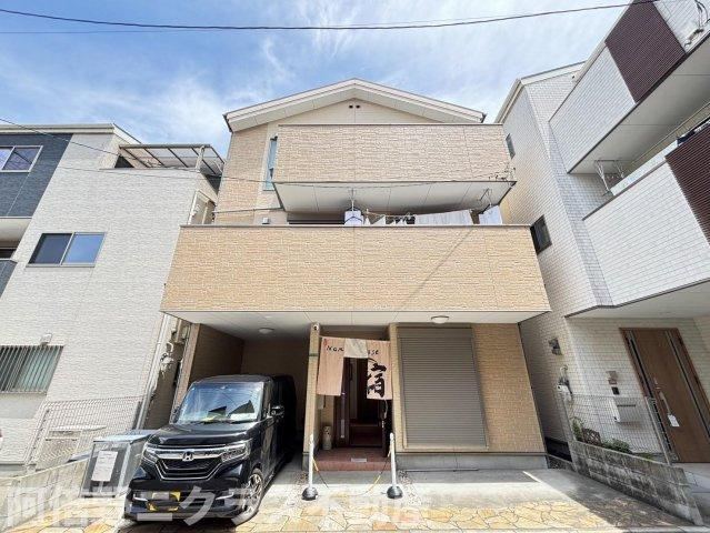 4LDK house in Naniwa Ward, Osaka - Photo 1