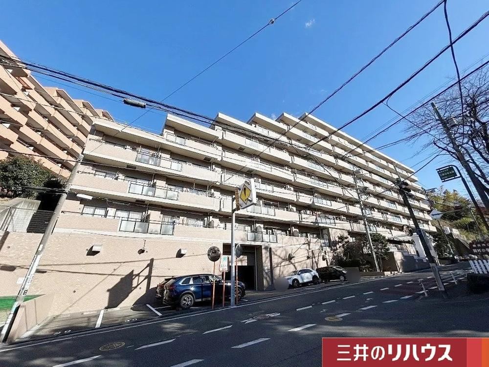 3LDK apartment in Isogo Ward, Yokohama, Kanagawa - Photo 1