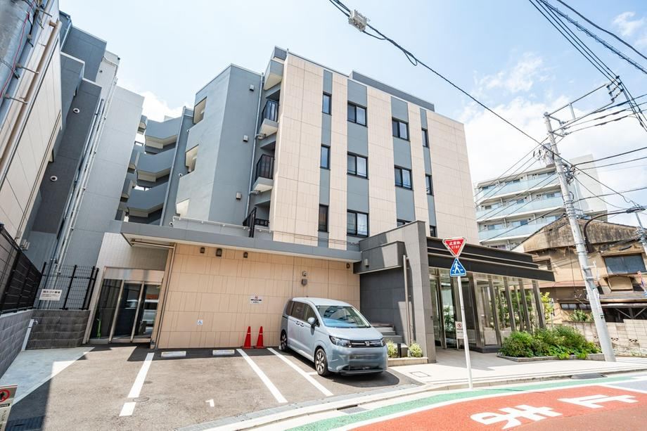 2LDK+S apartment in Shinjuku Ward, Tokyo - Photo 1