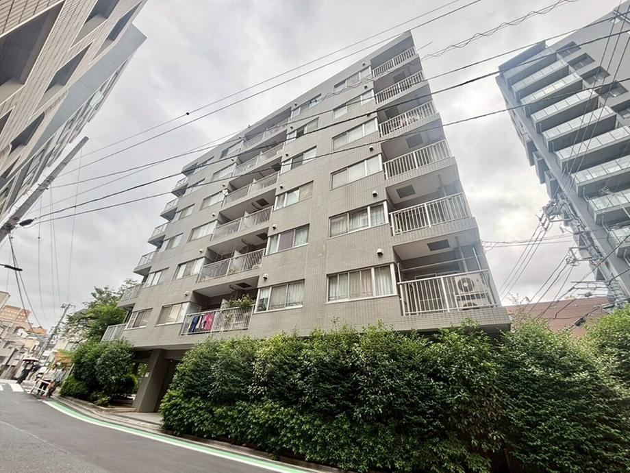 1LDK apartment in Shinjuku Ward, Tokyo - Photo 1