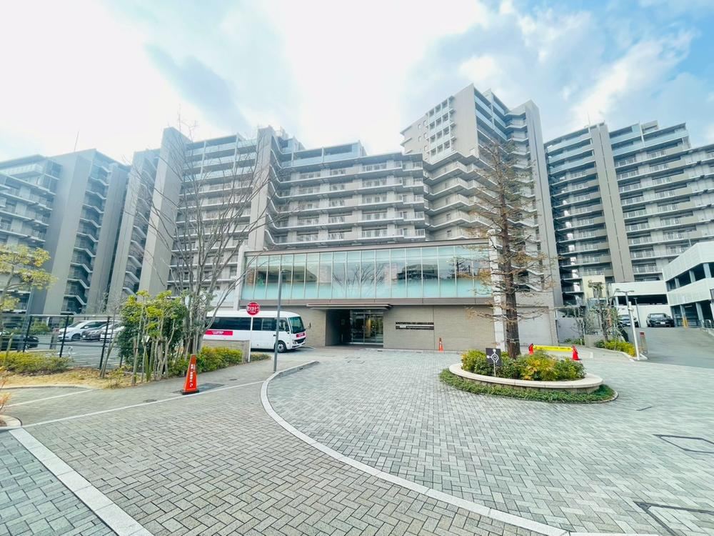 4LDK apartment in Toyonaka, Osaka - Photo 1