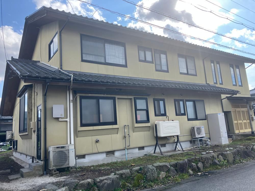 7LDK house in Takaoka, Toyama - Photo 1