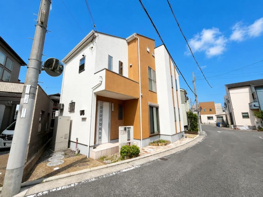 4LDK house in Hirakata, Osaka - Photo 1