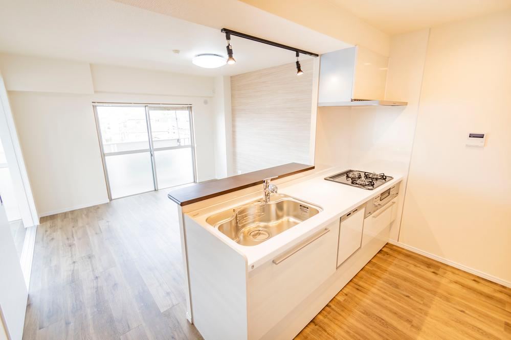 2LDK apartment in Soka, Saitama - Photo 1