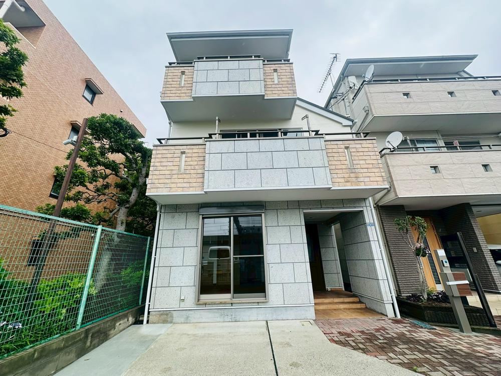 4LDK house in Katsushika Ward, Tokyo - Photo 1