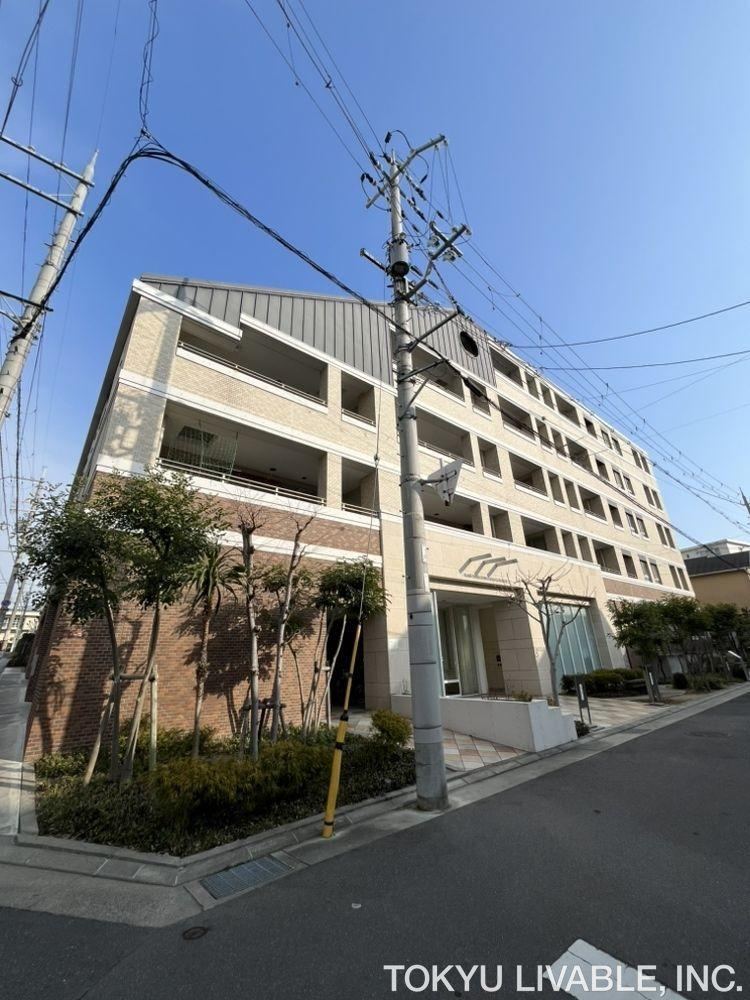 4LDK apartment in Hirakata, Osaka - Photo 1
