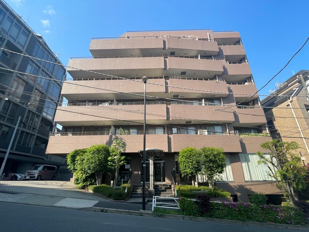 1LDK apartment in Shibuya Ward, Tokyo - Photo 1