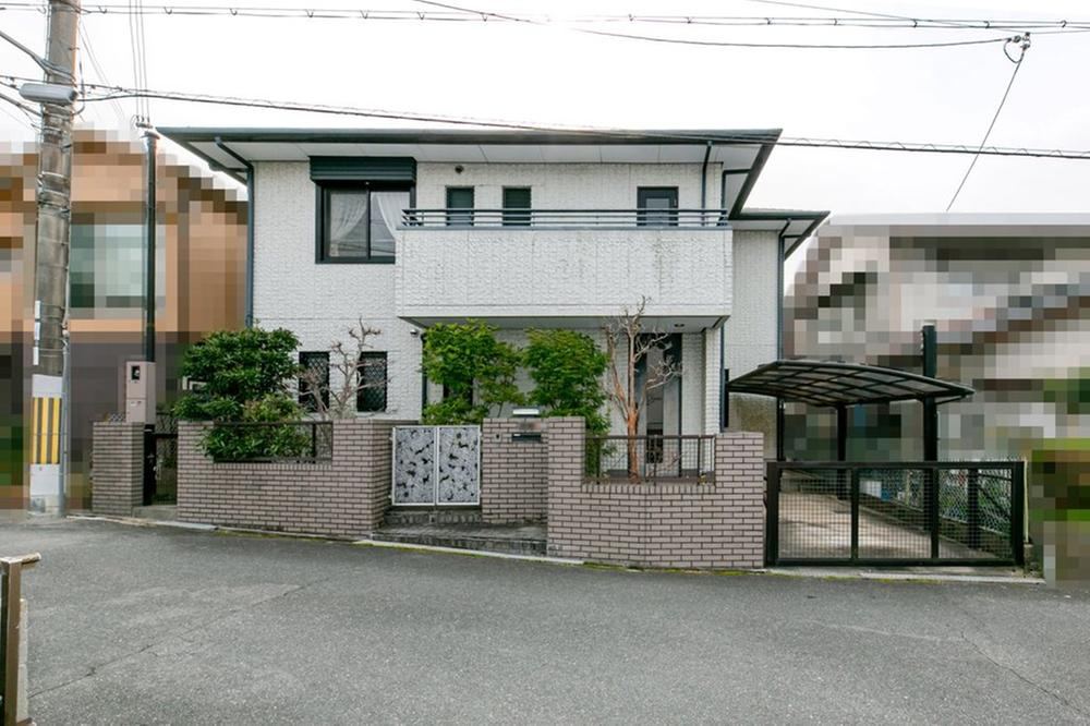 4LDK house in Hirakata, Osaka - Photo 1