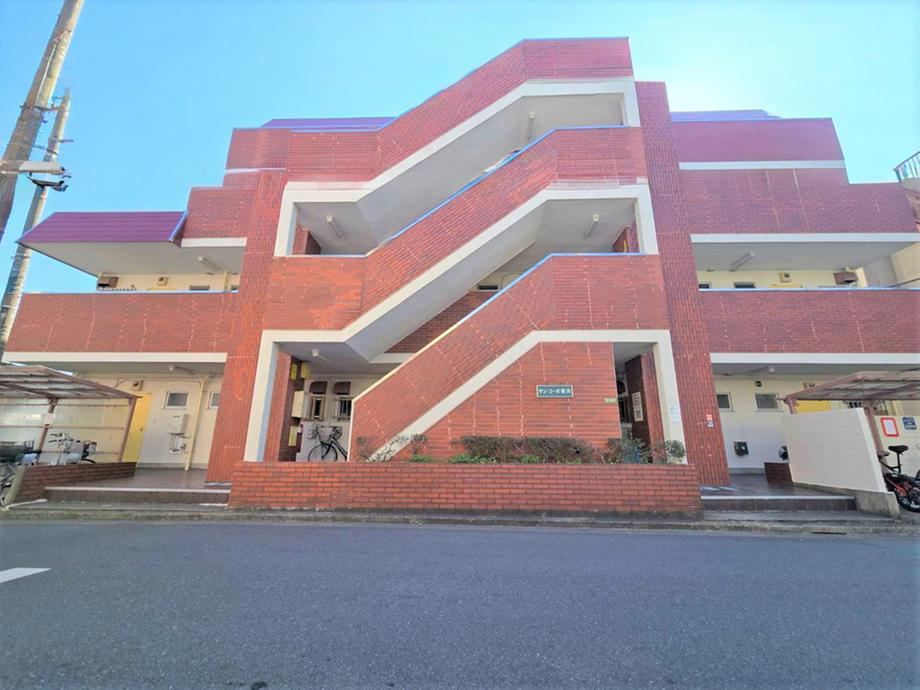 2K apartment in Adachi Ward, Tokyo - Photo 1