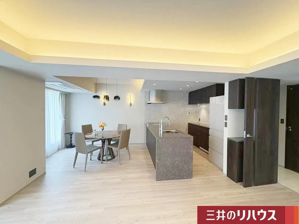 2LDK apartment in Chiyoda Ward, Tokyo - Photo 1
