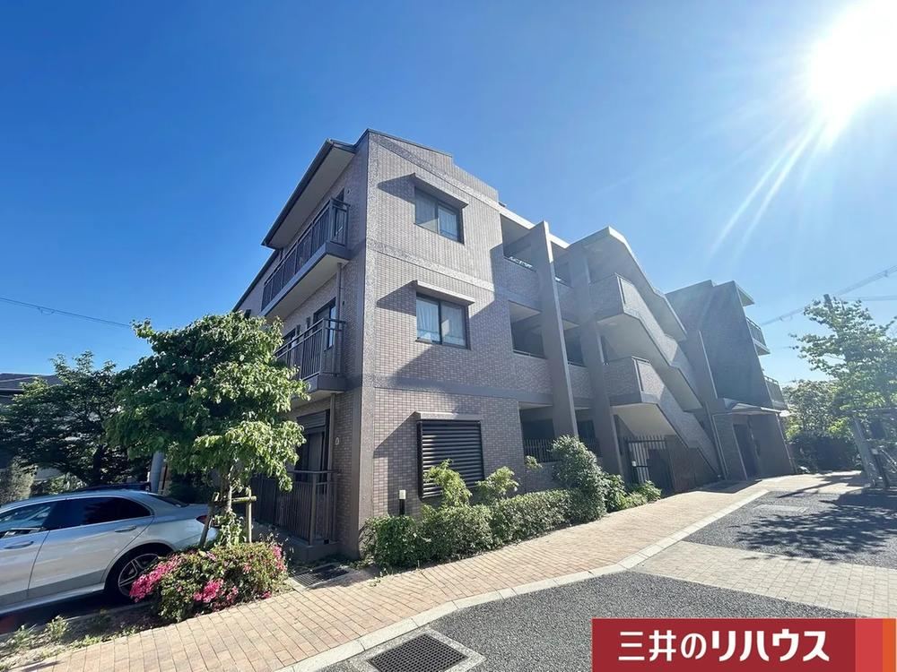 3LDK apartment in Toyonaka, Osaka - Photo 1