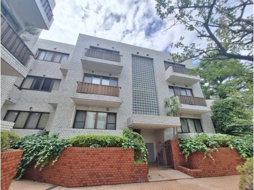 2LDK apartment in Shibuya Ward, Tokyo - Photo 1