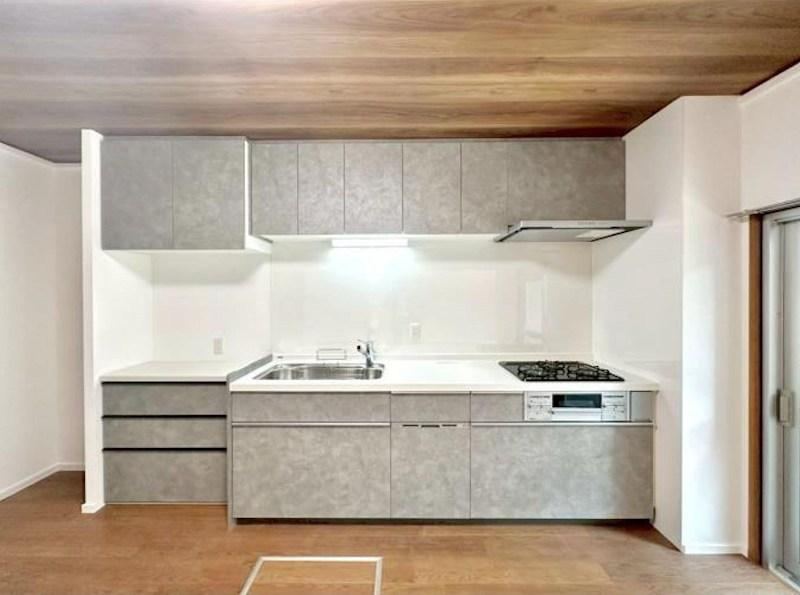 4LDK apartment in Suita, Osaka - Photo 1