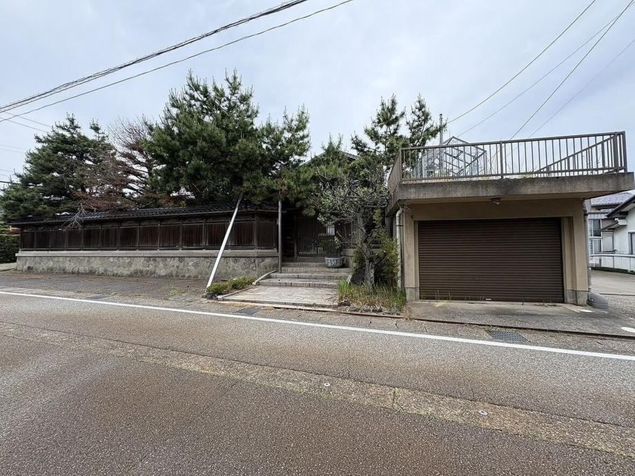 897 m² land in Kahoku, Ishikawa - Photo 1