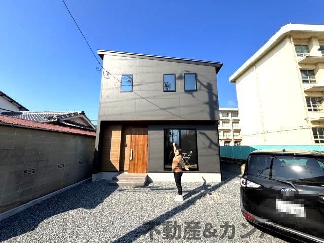 4LDK house in Matsuyama, Ehime - Photo 1