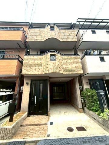 4LDK house in Higashiosaka, Osaka - Photo 1
