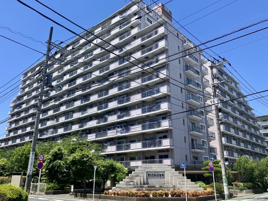 3LDK apartment in Katsushika Ward, Tokyo - Photo 1