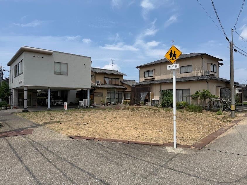 239 m² land in Kanazawa, Ishikawa - Photo 1