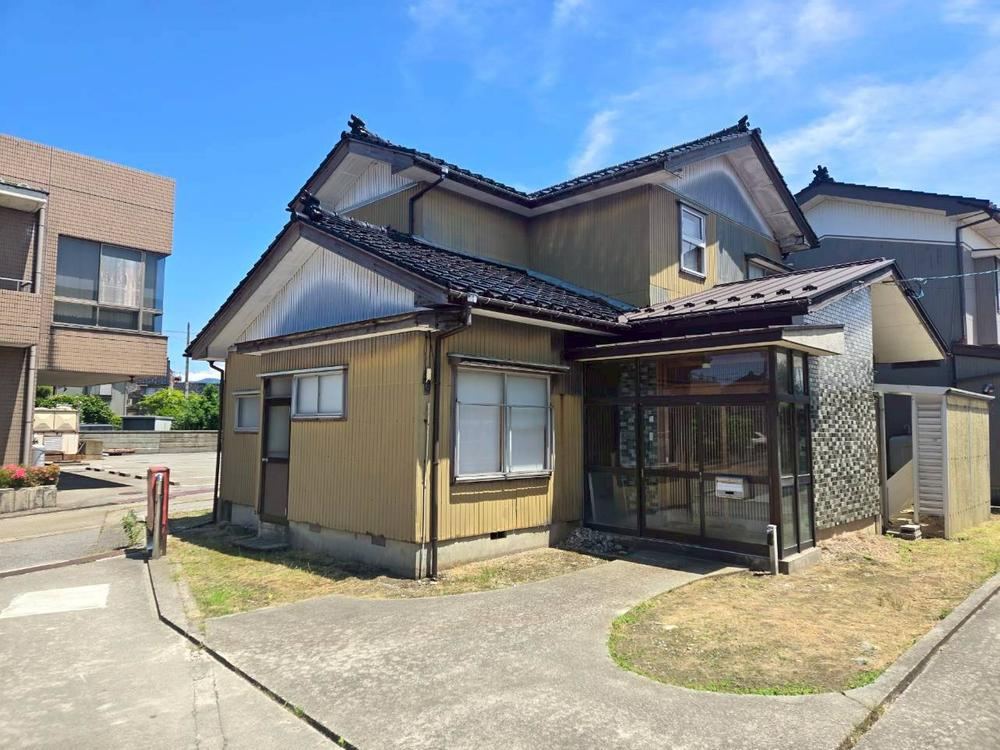 6DK house in Nyuzen, Shimoniikawa District, Toyama - Photo 1