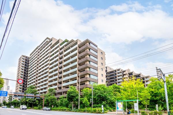 2LDK+S apartment in Shinagawa Ward, Tokyo - Photo 1
