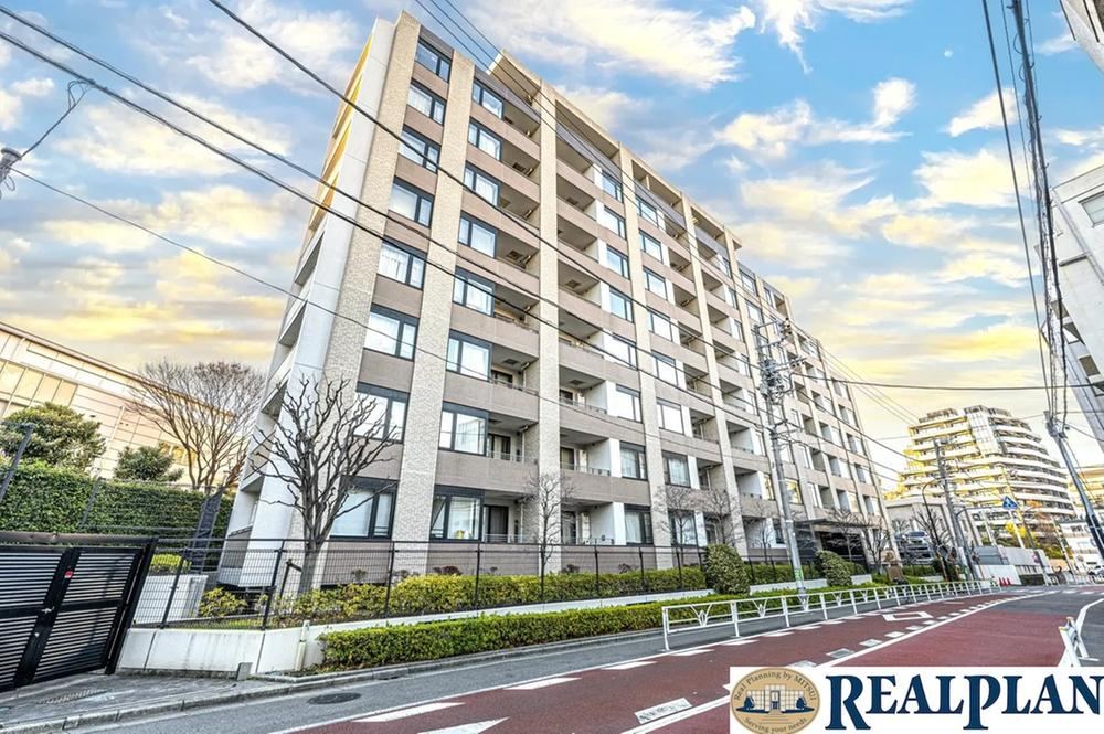 3LDK apartment in Shibuya Ward, Tokyo - Photo 1