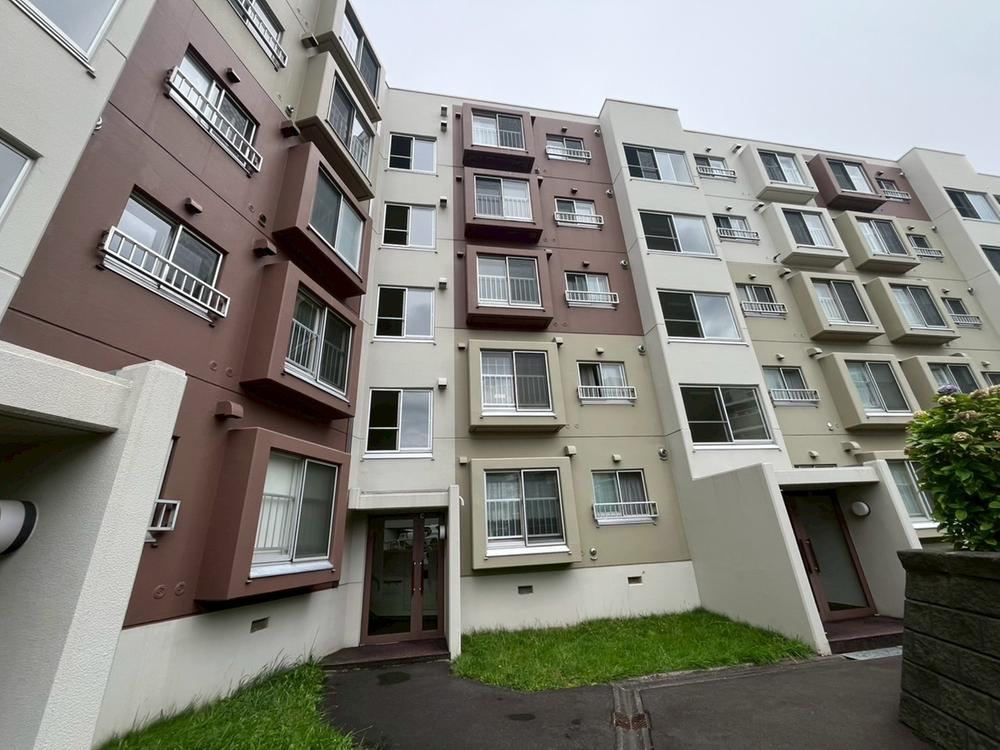 3LDK apartment in Toyohira Ward, Sapporo, Hokkaido - Photo 1