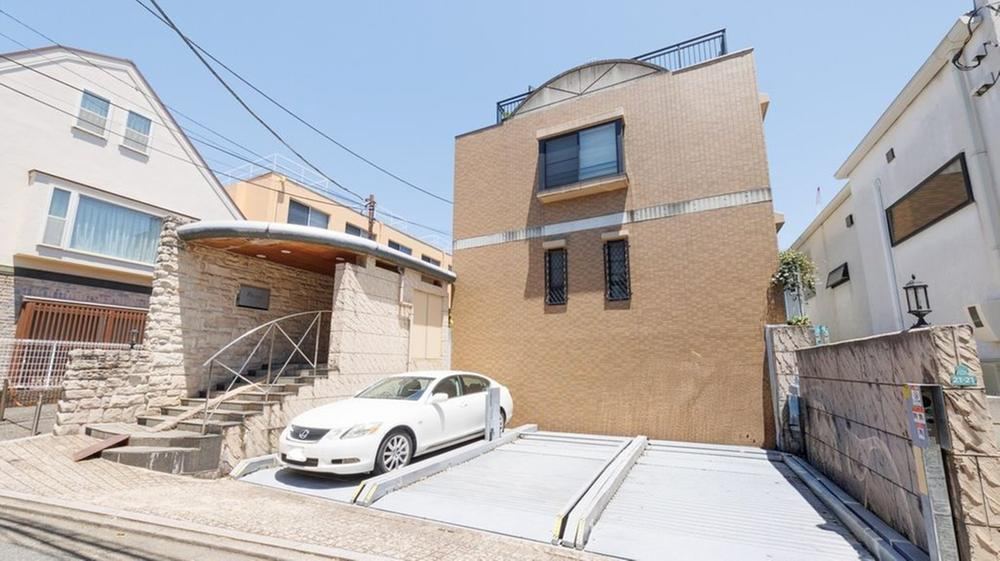 2LDK+S apartment in Meguro Ward, Tokyo - Photo 1