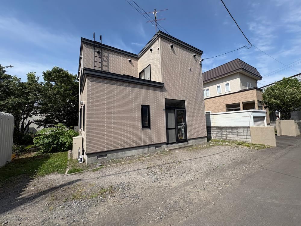 5LDK+S house in Kita Ward, Sapporo, Hokkaido - Photo 1