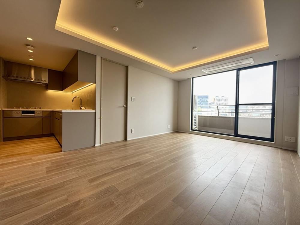 3LDK apartment in Chiyoda Ward, Tokyo - Photo 1