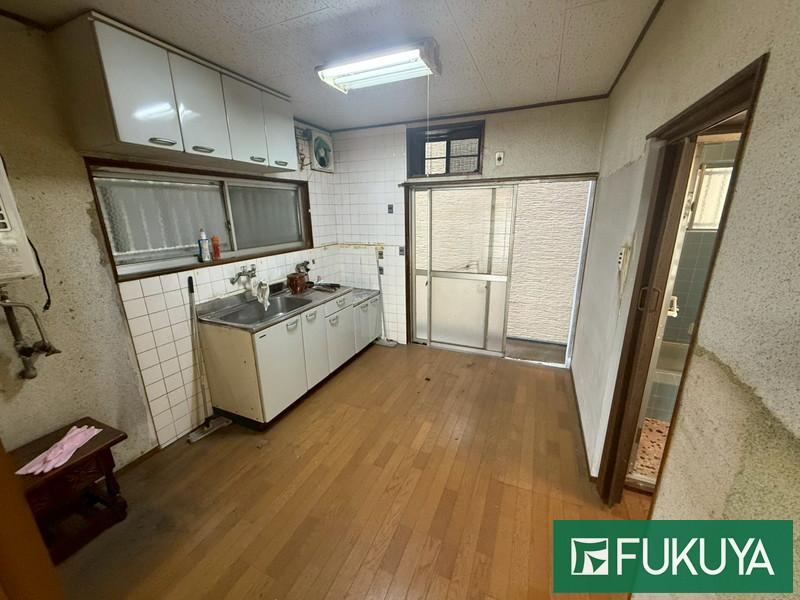 5DK house in Nishinari Ward, Osaka - Photo 1
