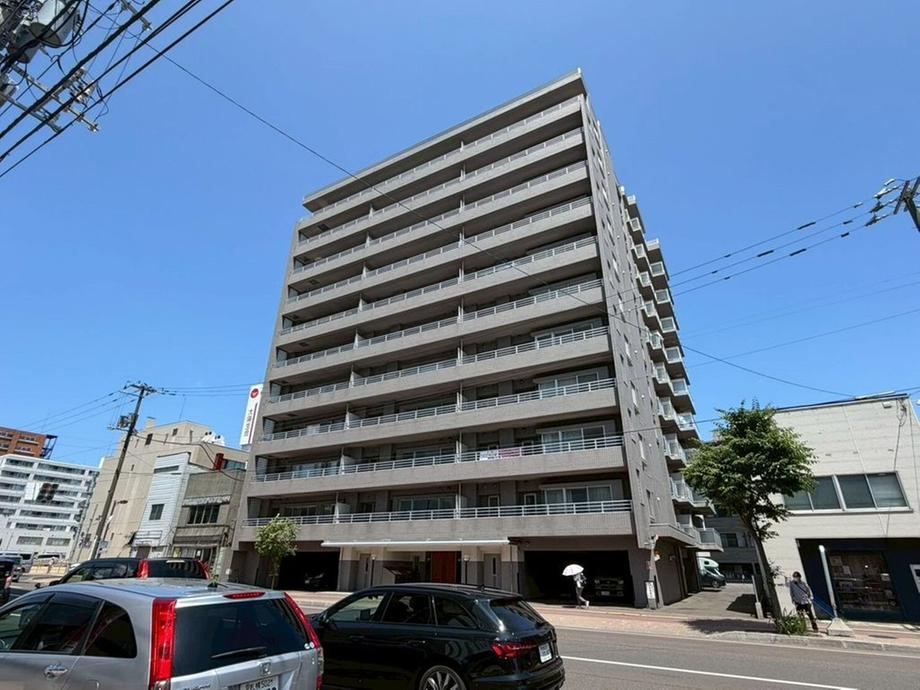 4LDK+S apartment in Nishi Ward, Sapporo, Hokkaido - Photo 1