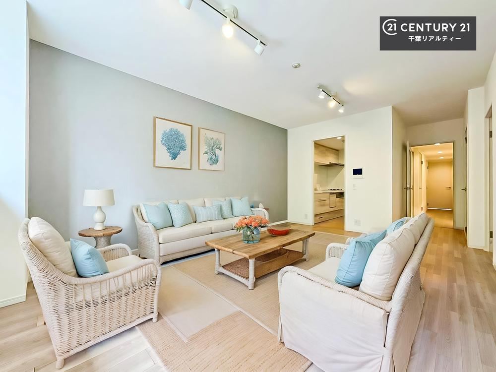 3LDK+S apartment in Mihama Ward, Chiba - Photo 1