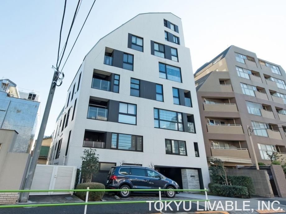 1LDK apartment in Minato Ward, Tokyo - Photo 1