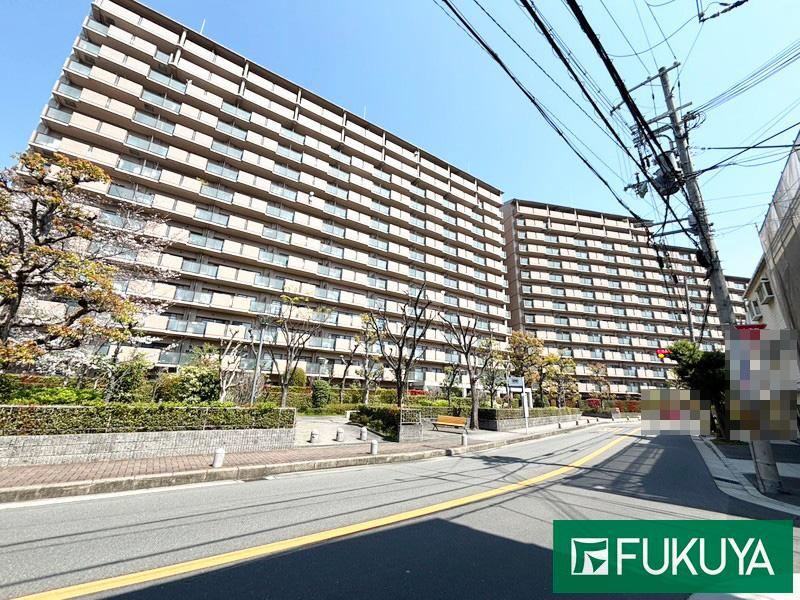 3LDK apartment in Higashiyodogawa Ward, Osaka - Photo 1