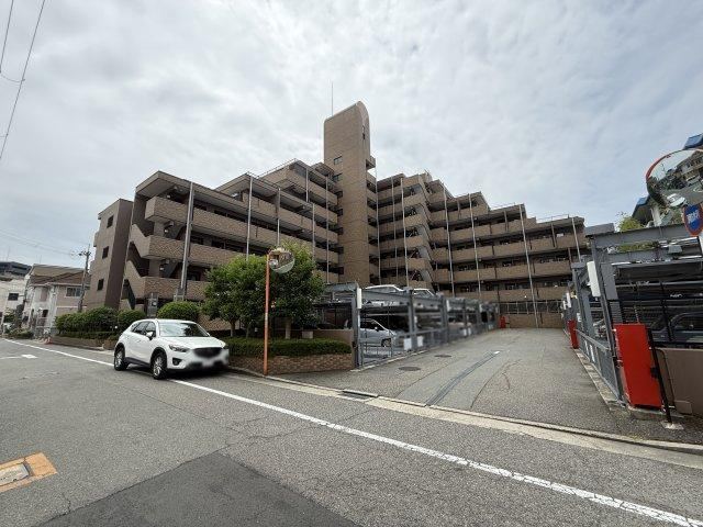 2LDK+S apartment in Akashi, Hyogo - Photo 1