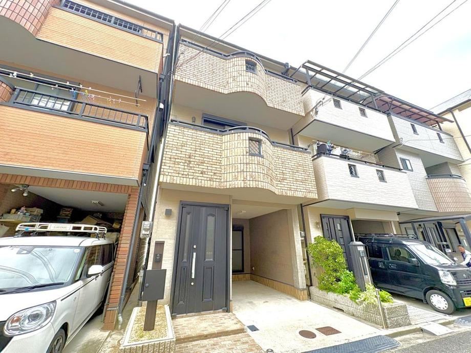 4LDK house in Higashiosaka, Osaka - Photo 1